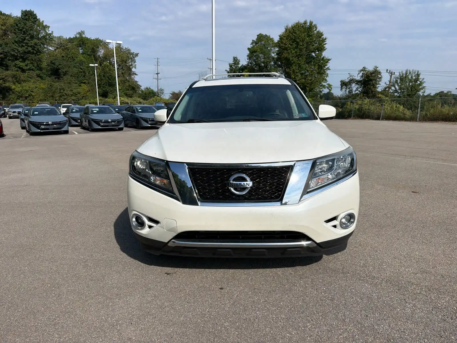 2015 Nissan Pathfinder Platinum's photo