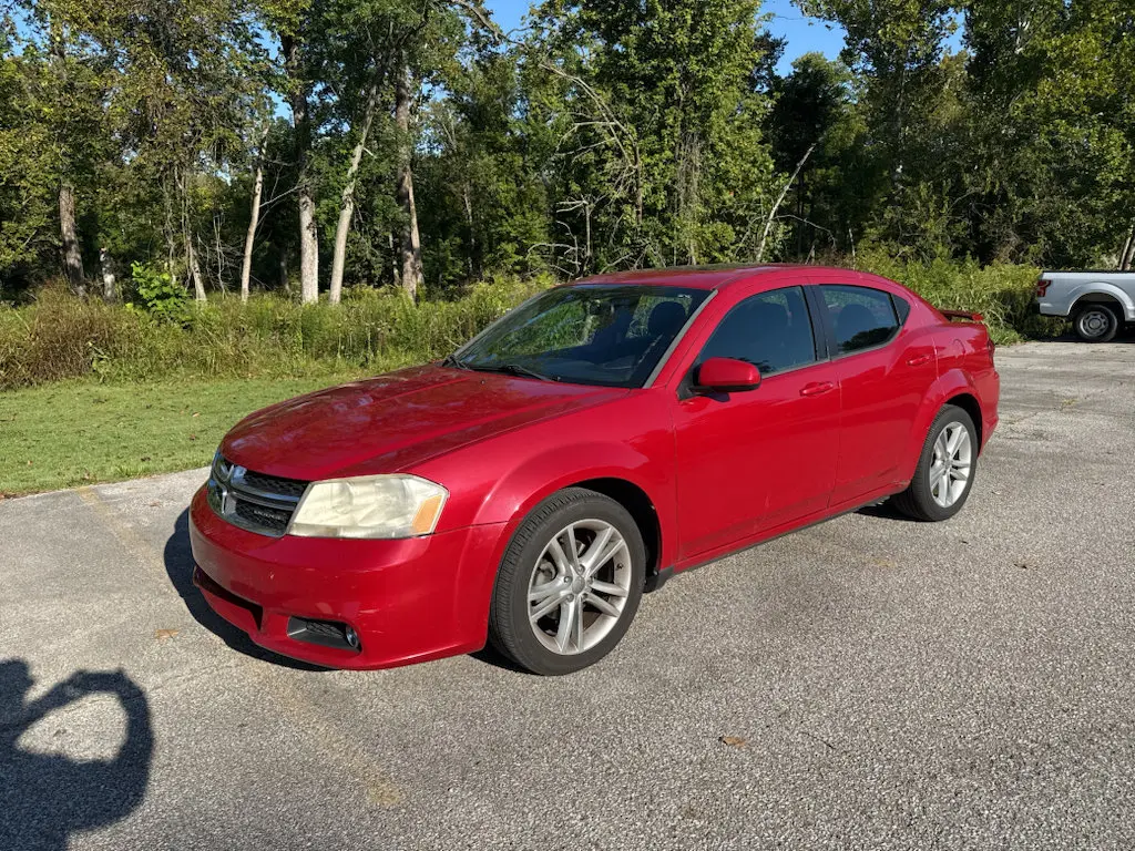 2012 Dodge Avenger SXT Plus photo 3