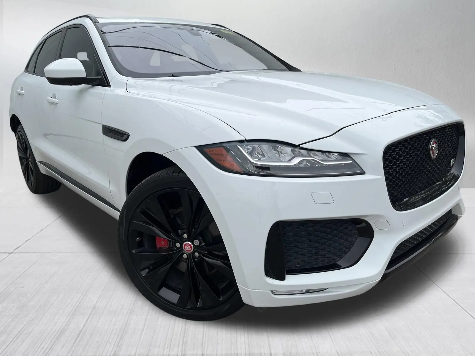 2018 Jaguar F-PACE S AWD photo 3
