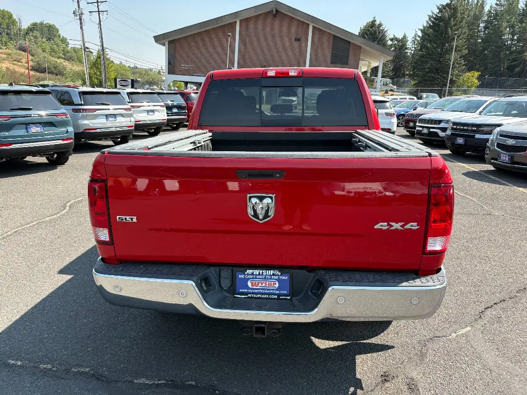 2015 RAM 1500 SLT Crew Cab 4x4 photo 4