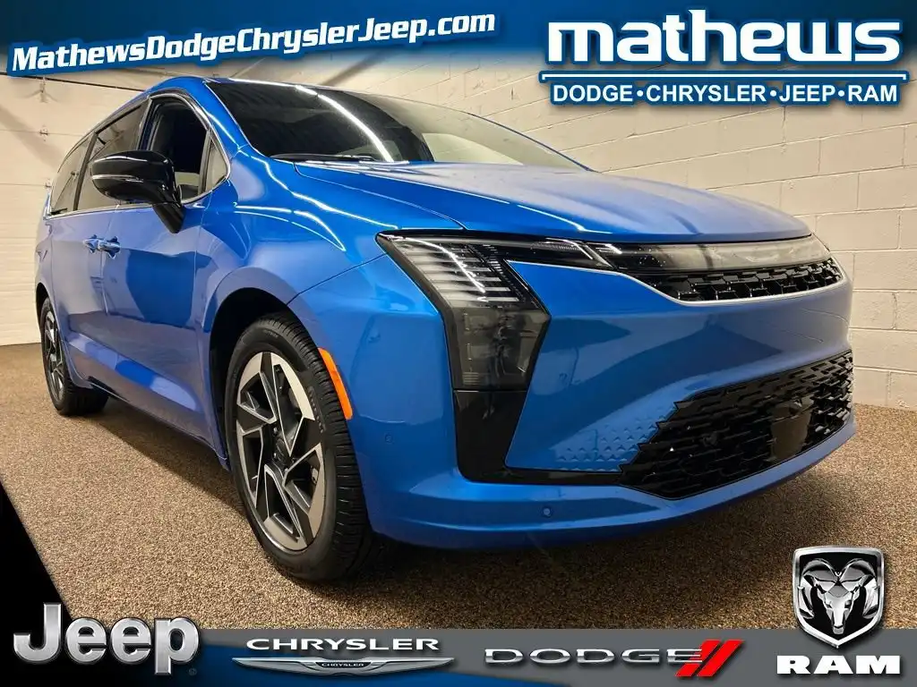 2027 Chrysler Pacifica Limited's photo