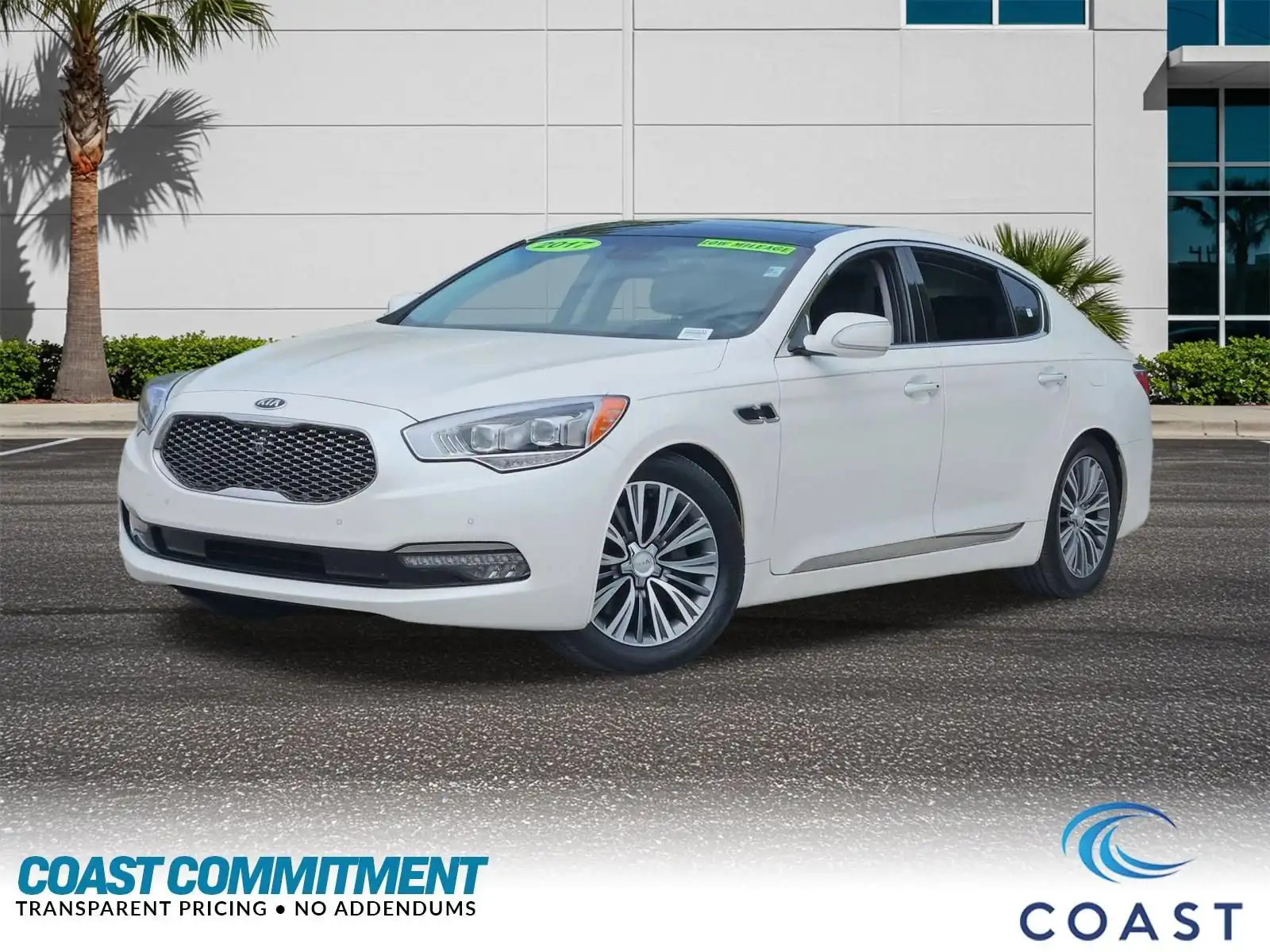 2017 Kia K900 Premium V6's photo