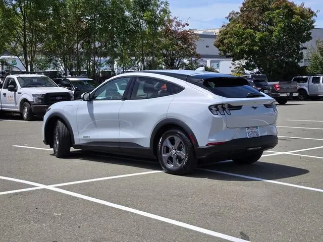 2021 Ford Mustang-Mach-e Select photo 4