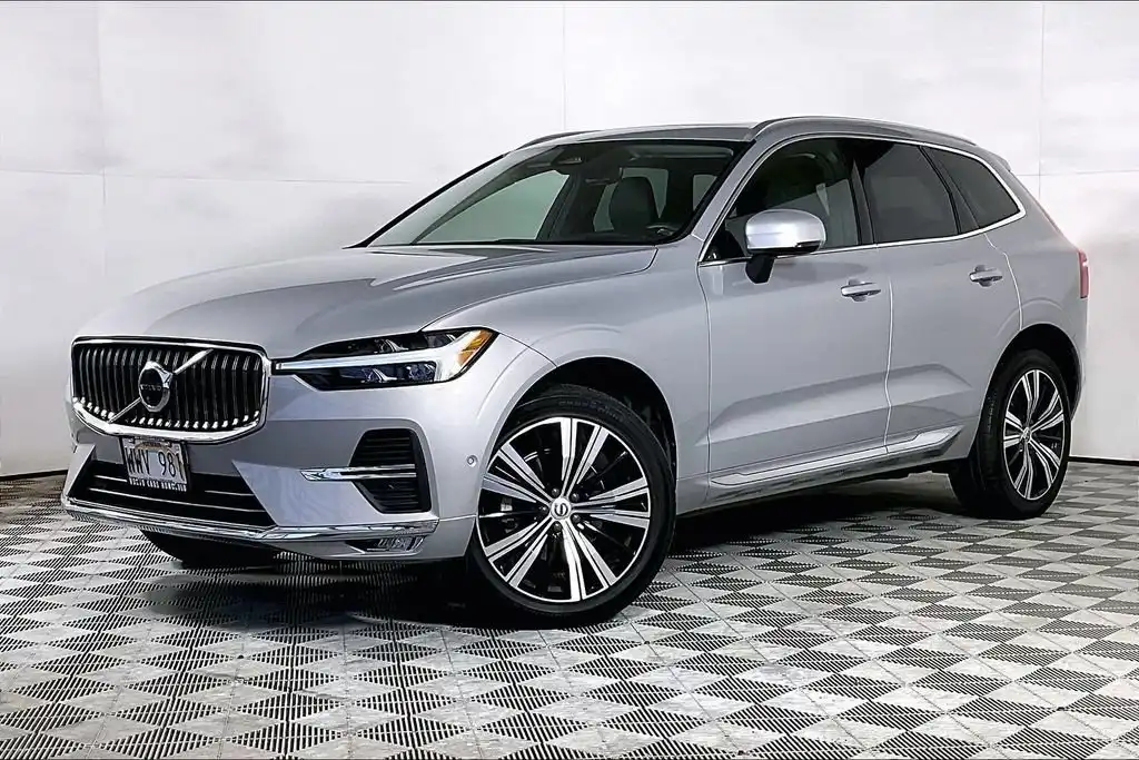 2023 Volvo XC60 B5 Ultimate Bright Theme FWD's photo