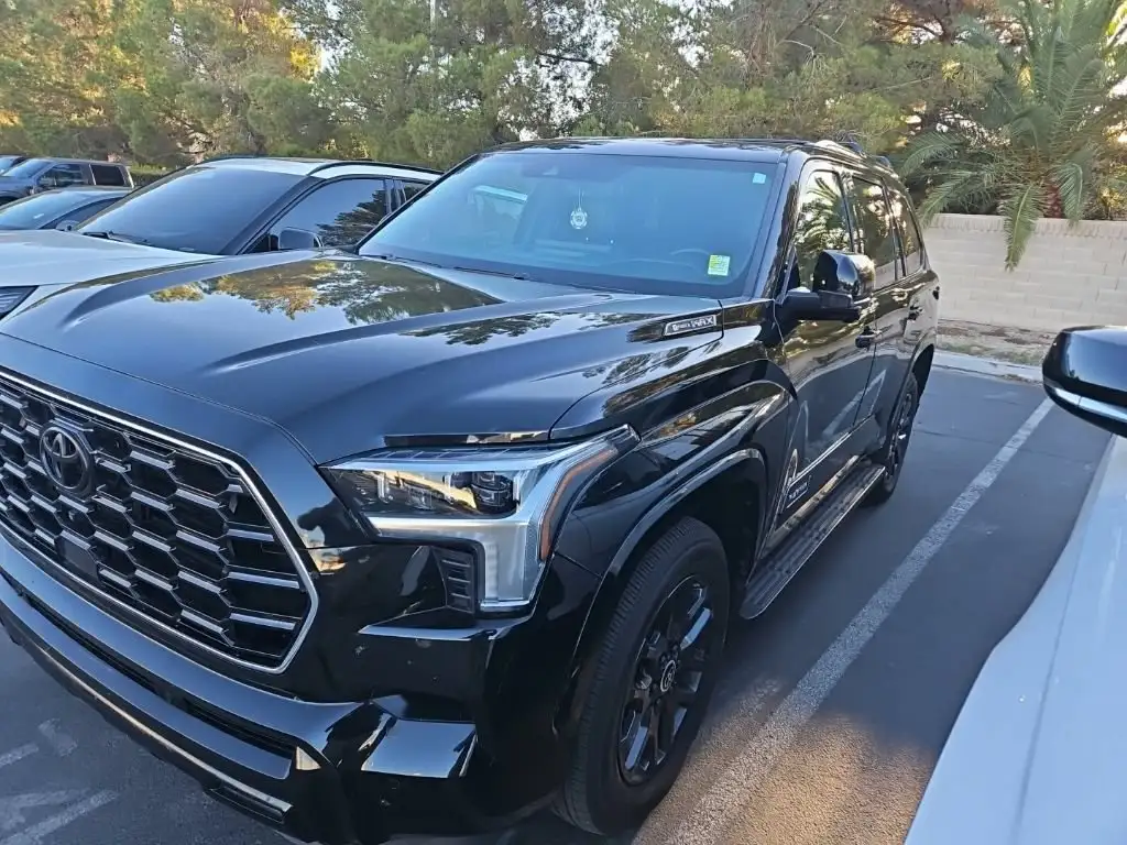 2024 Toyota Sequoia Platinum 4WD i-FORCE MAX Hybrid's photo