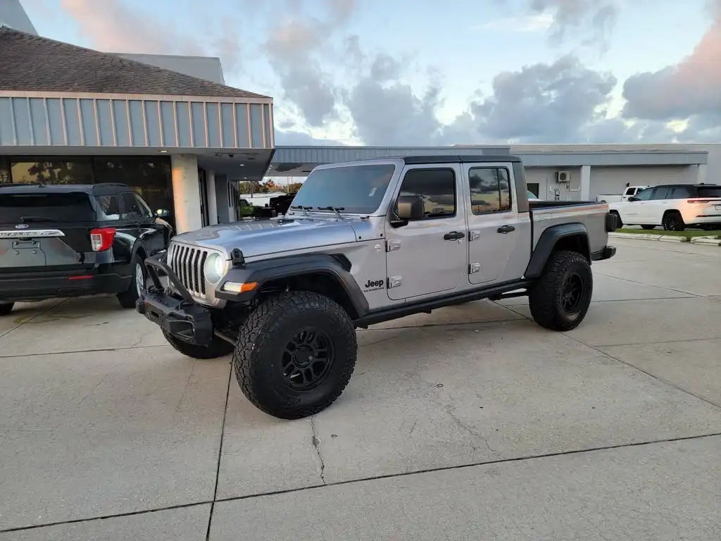 2020 Jeep Gladiator Sport S's photo