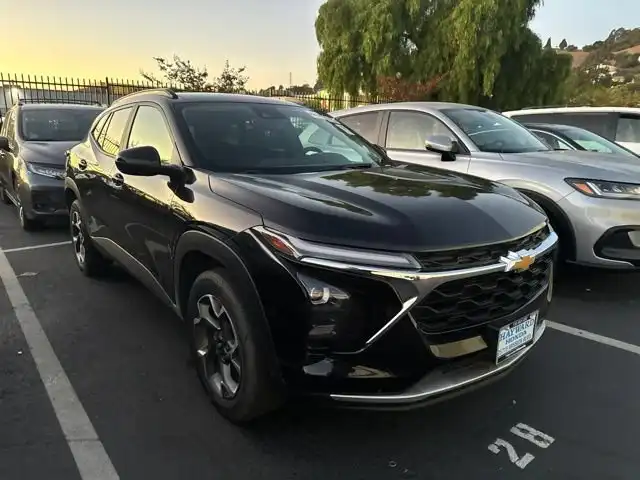 2025 Chevrolet Trax LT's photo