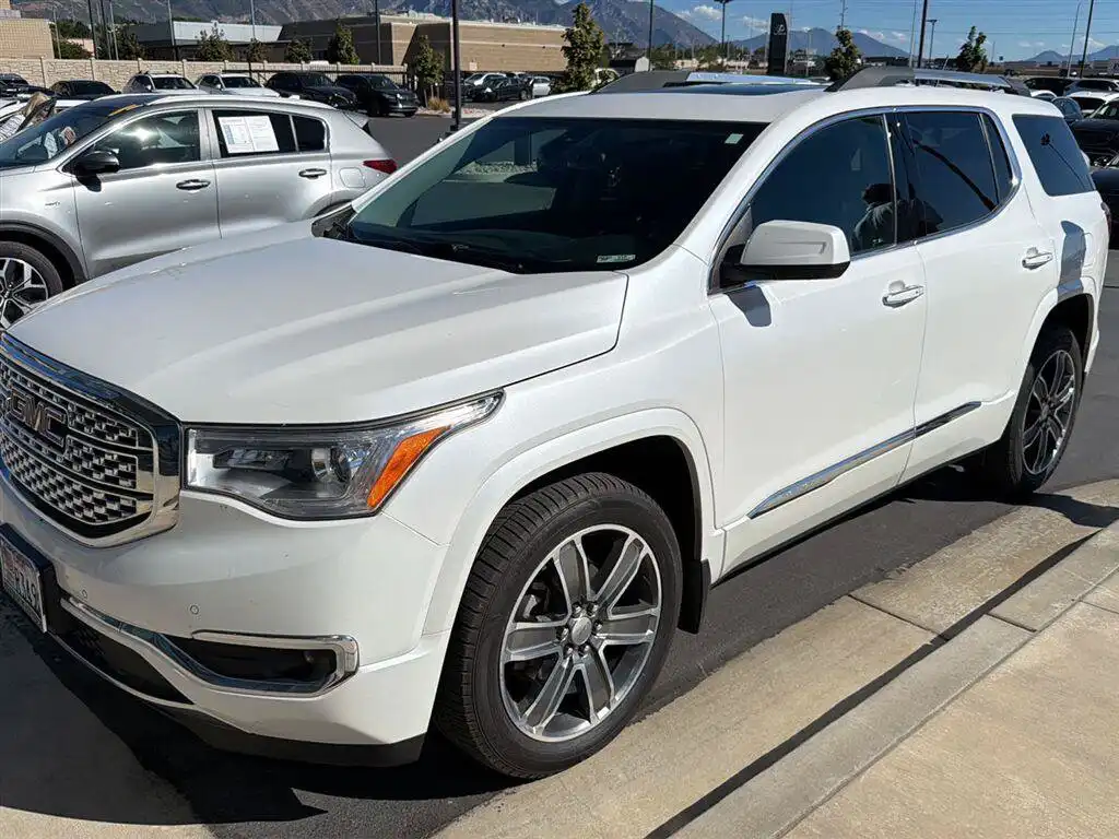 2017 GMC Acadia Denali AWD's photo