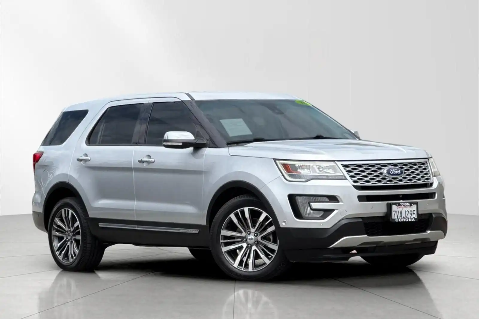 2016 Ford Explorer Platinum 4WD's photo