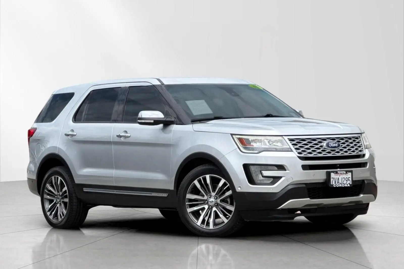 2016 Ford Explorer Platinum 4WD photo 1