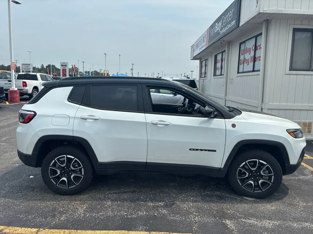 2025 Jeep Compass Trailhawk 4X4 photo 3