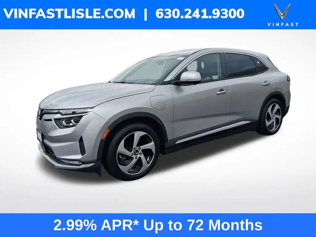2023 VinFast VF 8 Standard Range photo 1