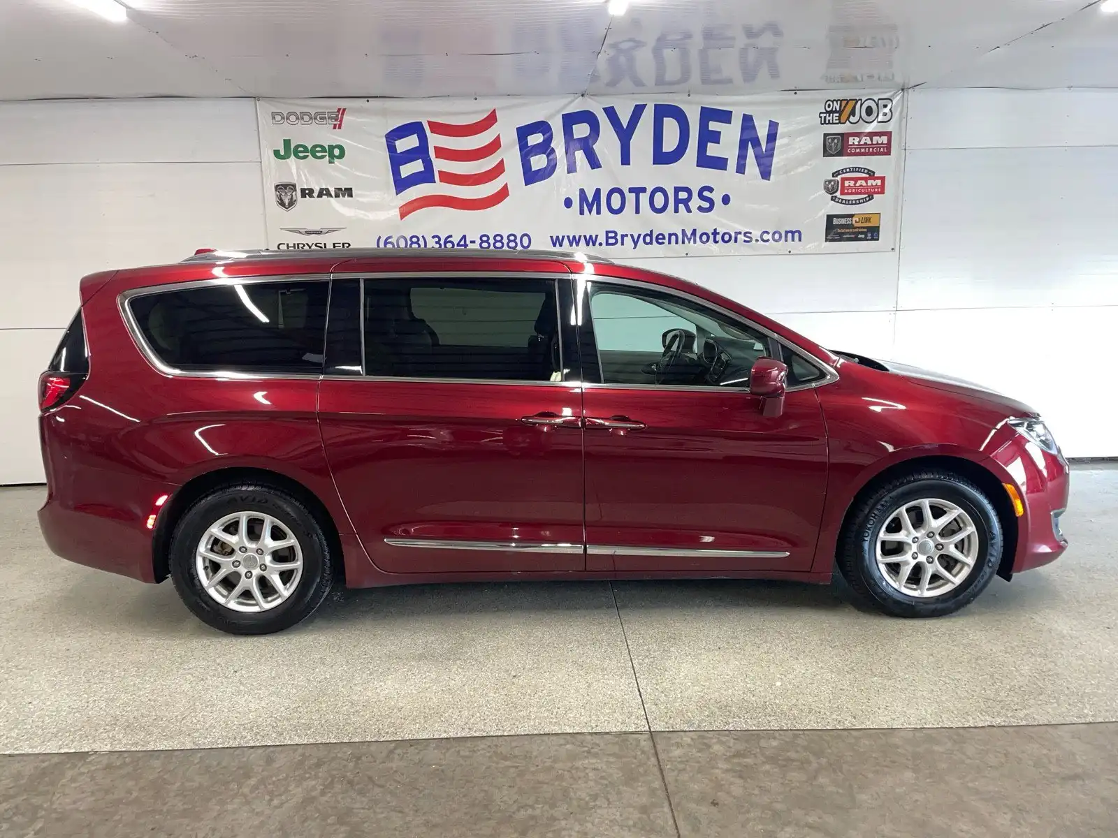 2020 Chrysler Pacifica Touring L's photo