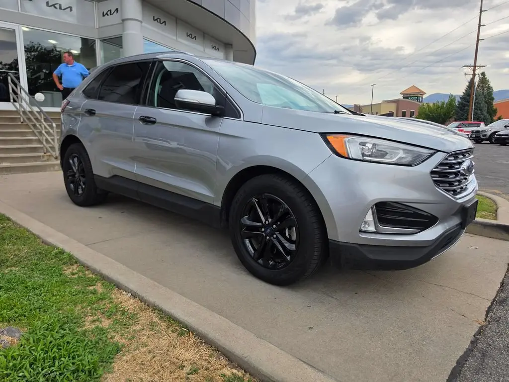 2020 Ford Edge SEL AWD photo 3