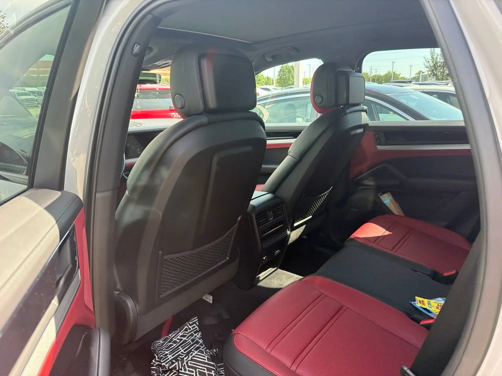 2024 Porsche Cayenne S photo 3