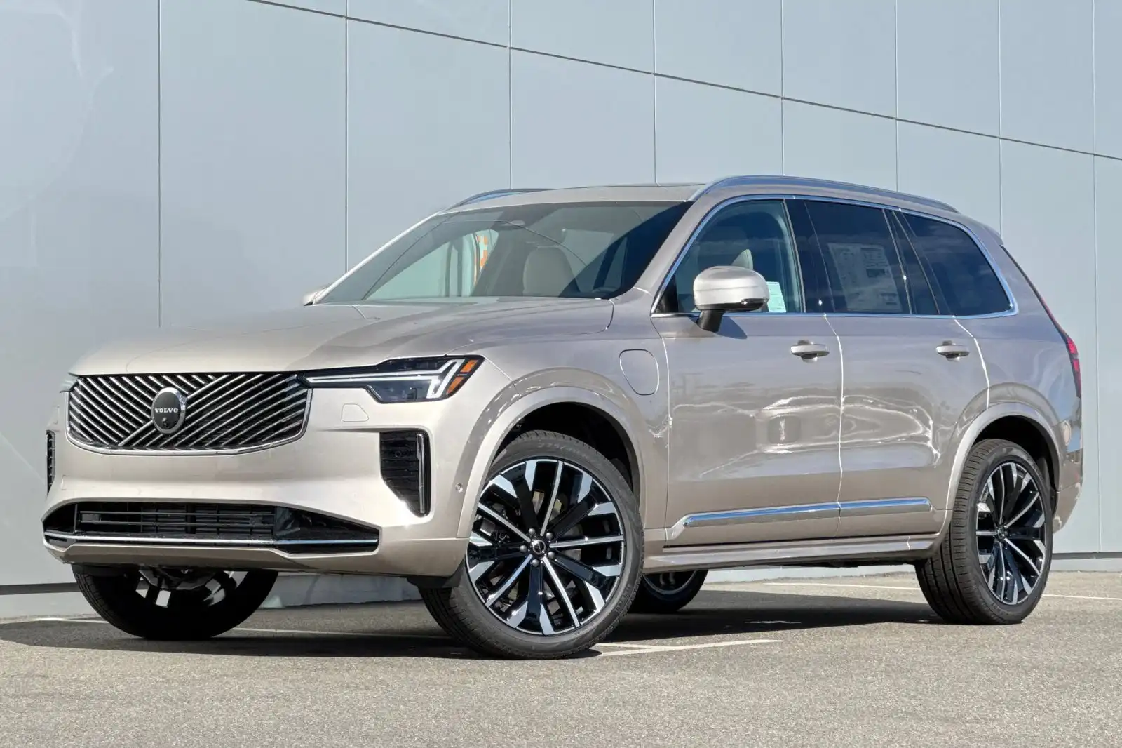 2026 Volvo XC90 T8 Recharge Plus Bright 7-Seater AWD's photo