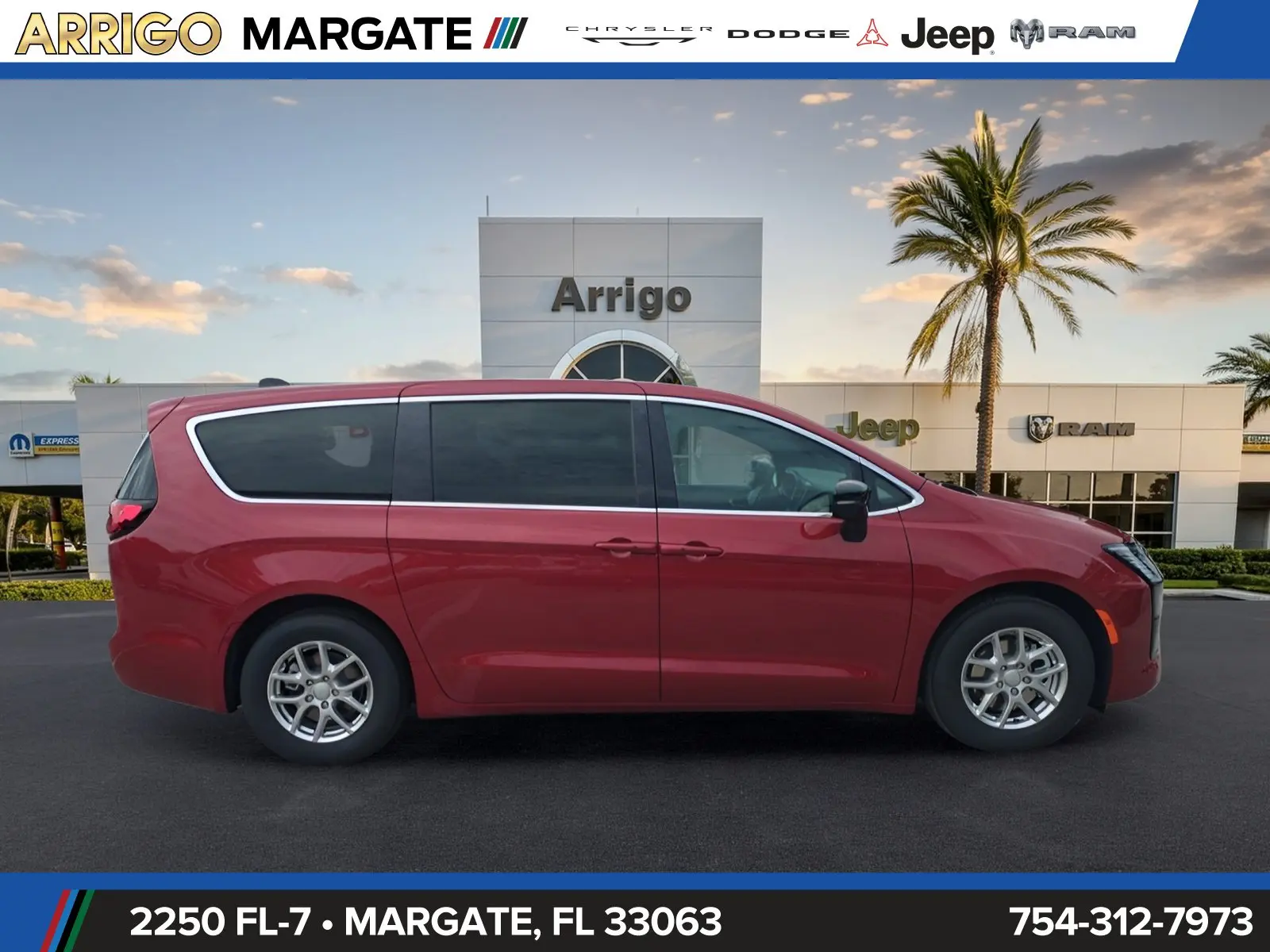 2027 Chrysler Pacifica Select photo 4