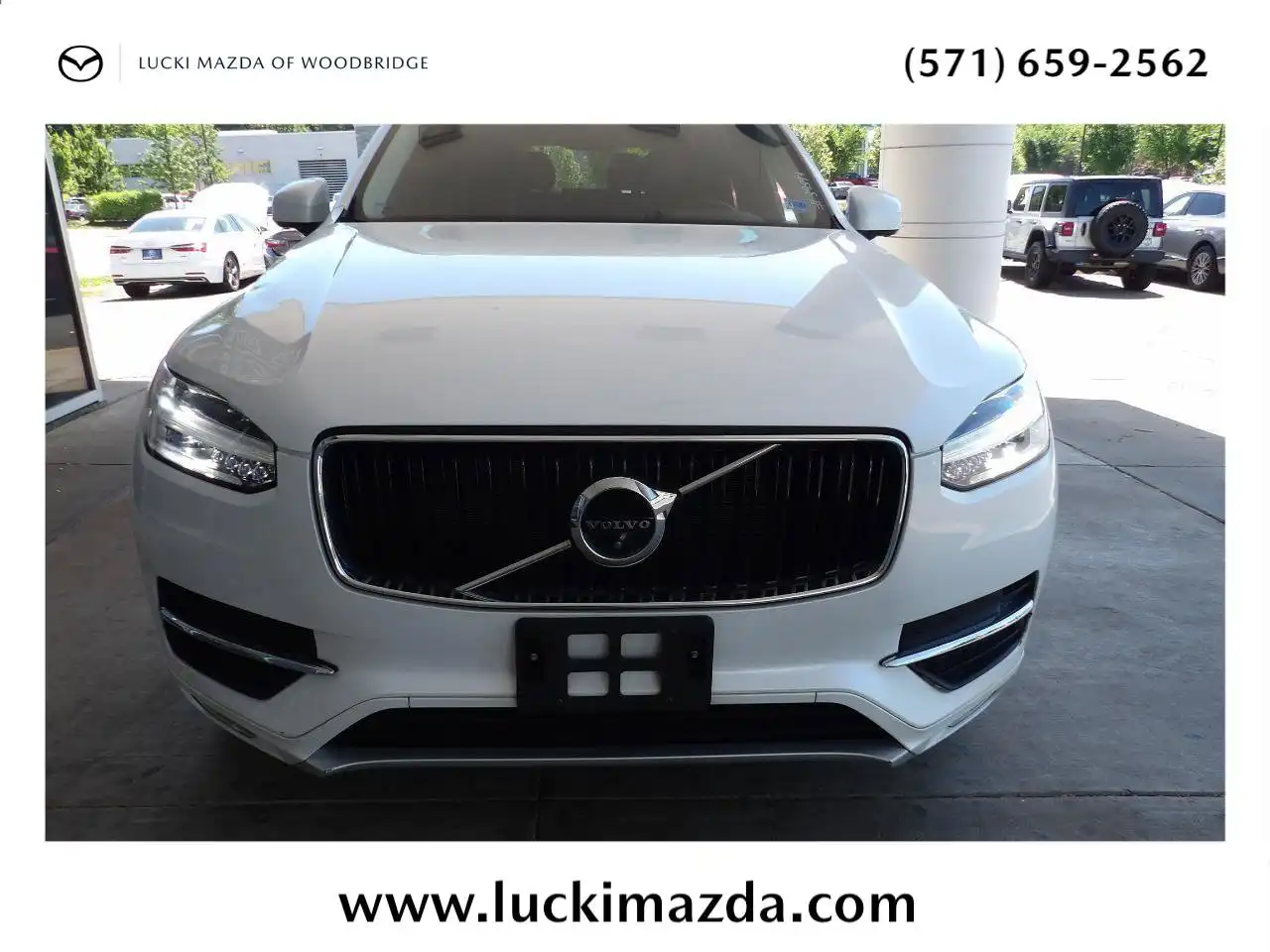 2017 Volvo XC90 T6 AWD Momentum's photo