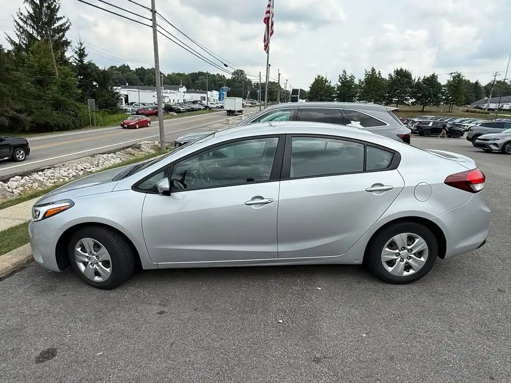 2017 Kia Forte LX AT's photo