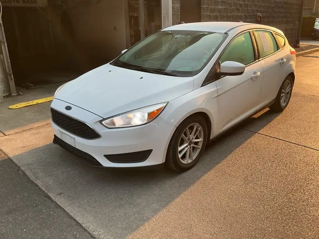 2018 Ford Focus SE Hatchback's photo