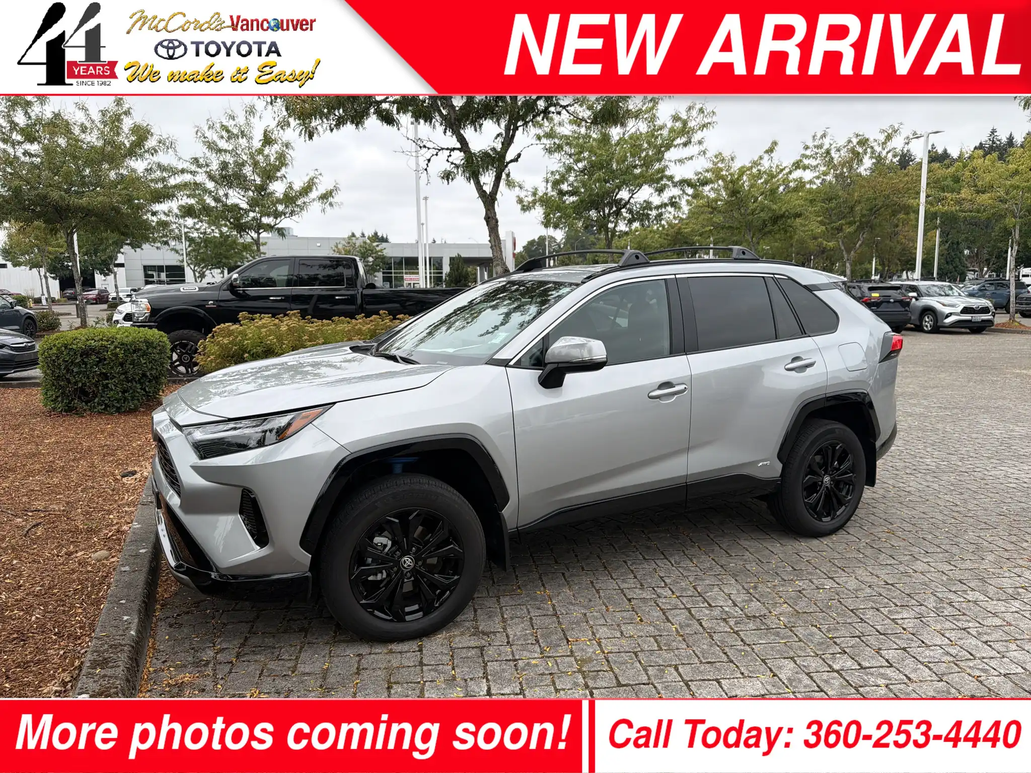 2024 Toyota RAV4 Hybrid SE AWD's photo