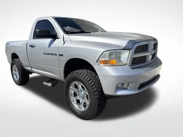 2012 RAM 1500 Express 4x4 Regular Cab SWB photo 5