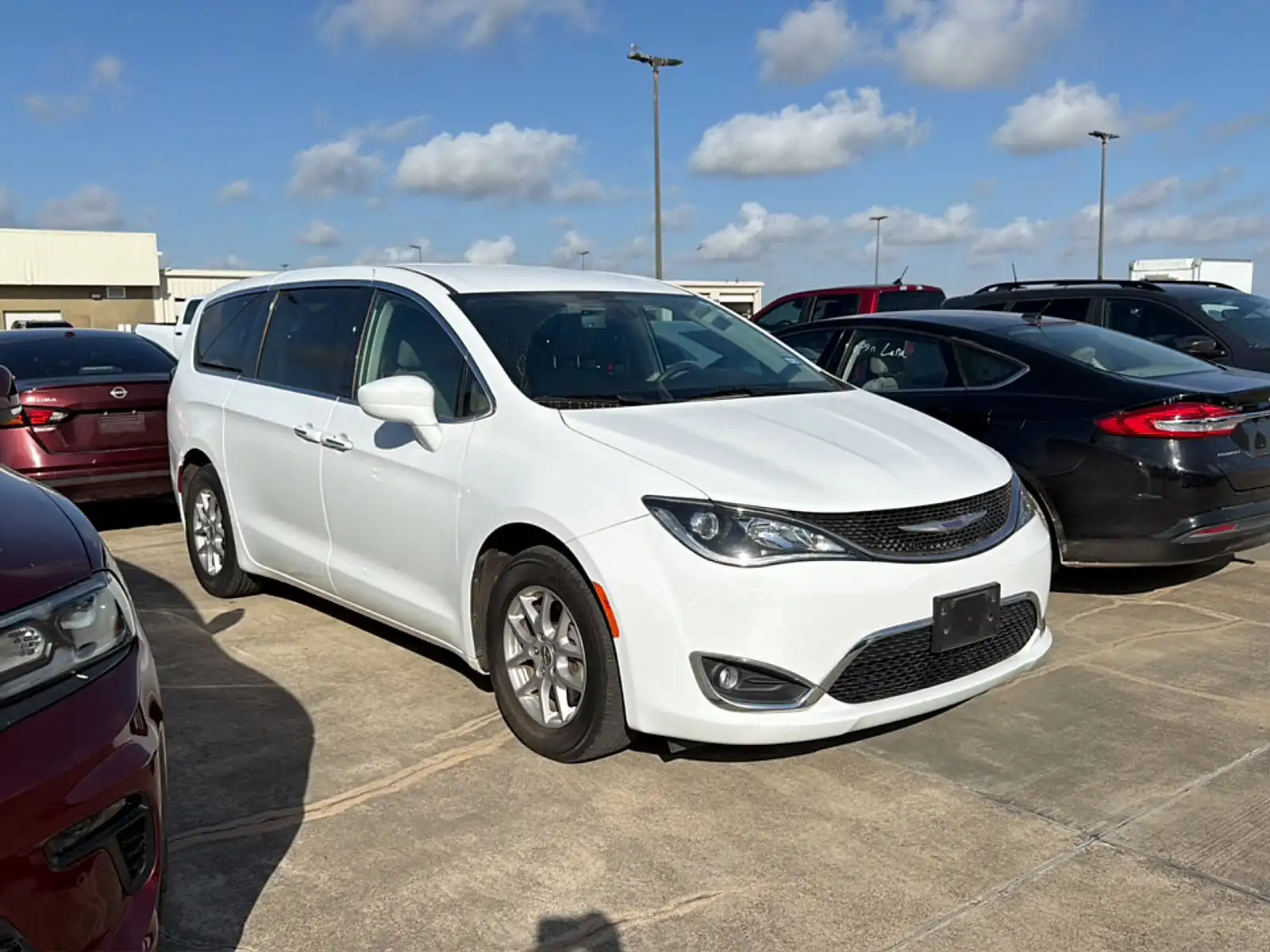 2020 Chrysler Pacifica Touring's photo