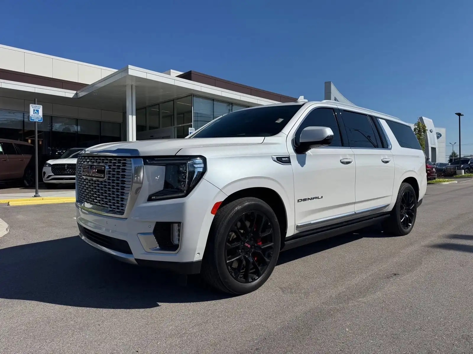 2023 GMC Yukon Denali AWD's photo