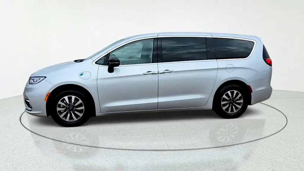 2024 Chrysler Pacifica Hybrid PHEV Select photo 5