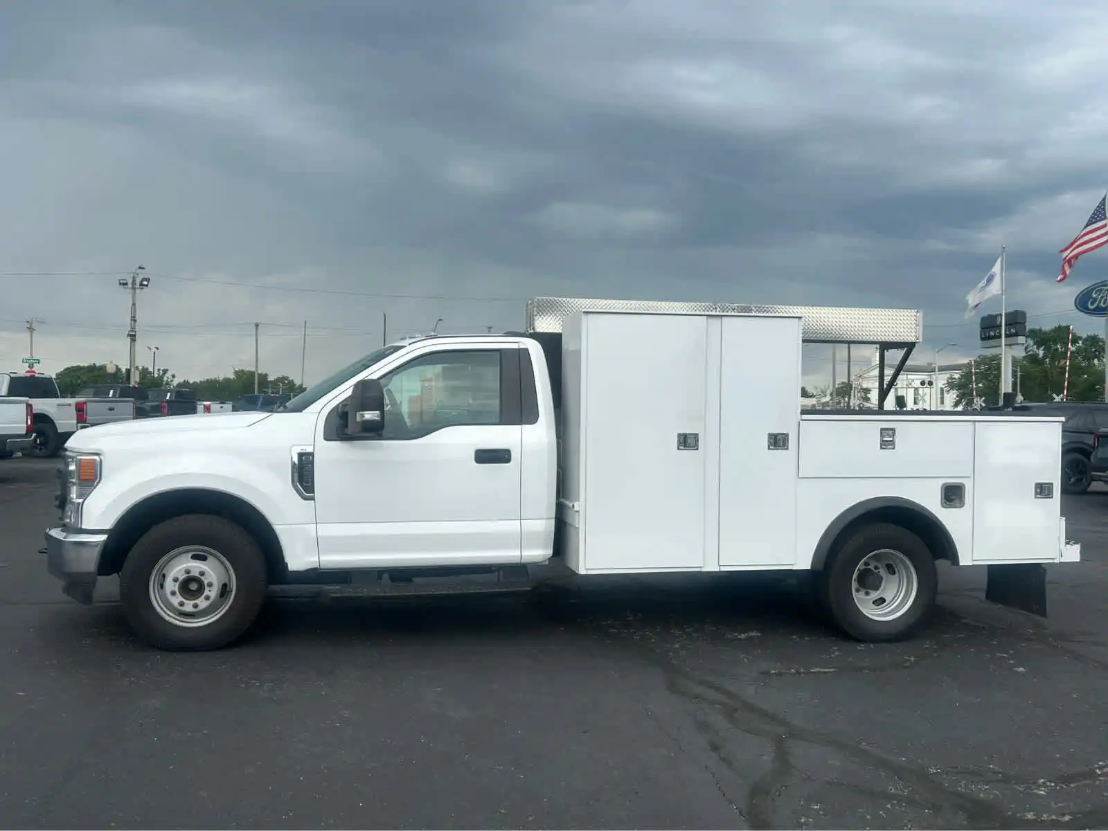 2021 Ford F-350 XL Regular Cab DRW 169 in's photo