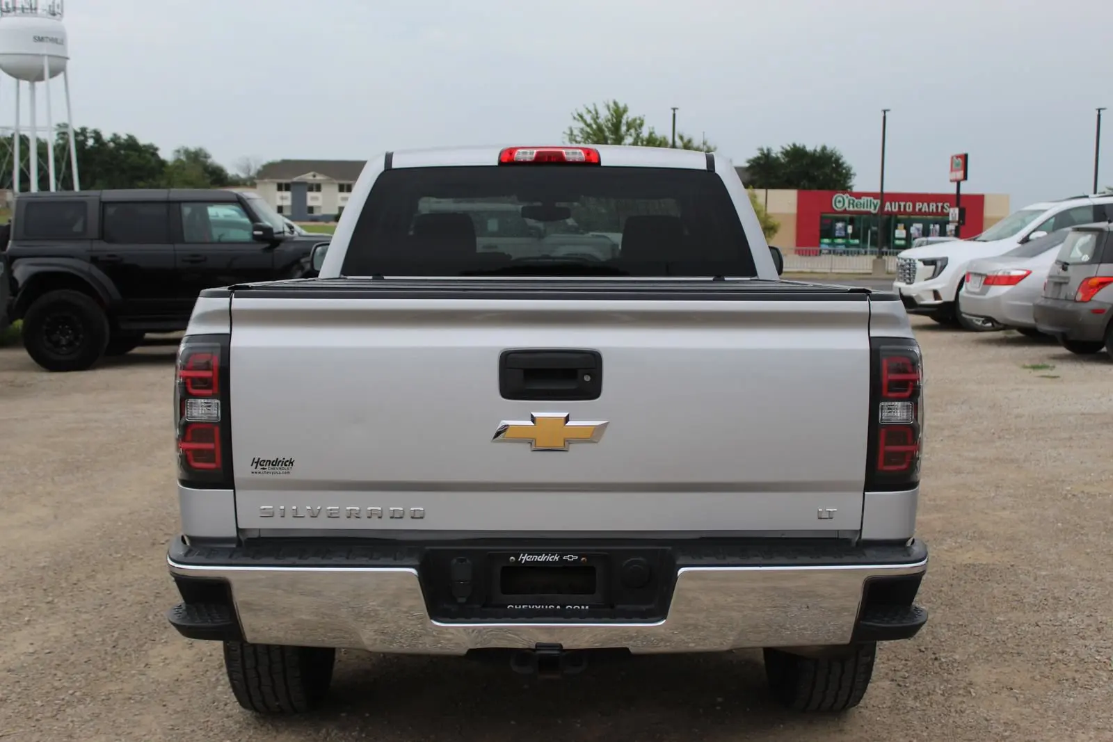2016 Chevrolet Silverado 1500 LT Double Cab Std Box photo 5