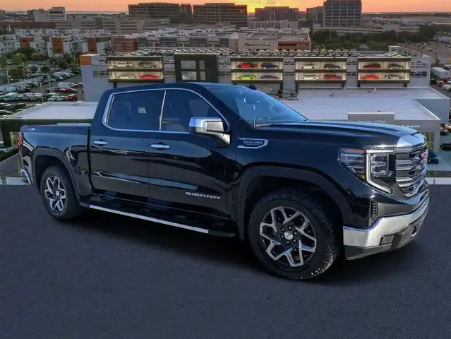 2023 GMC Sierra 4WD Crew Cab Short Box SLT's photo