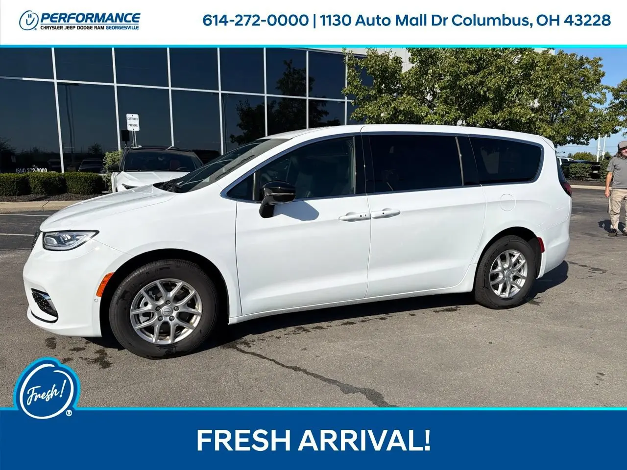 2026 Chrysler Pacifica Select photo 5