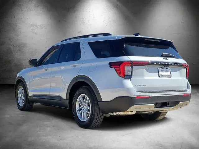 2026 Ford Explorer Active photo 4