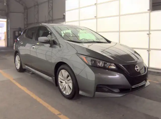 2025 Nissan Leaf S's photo