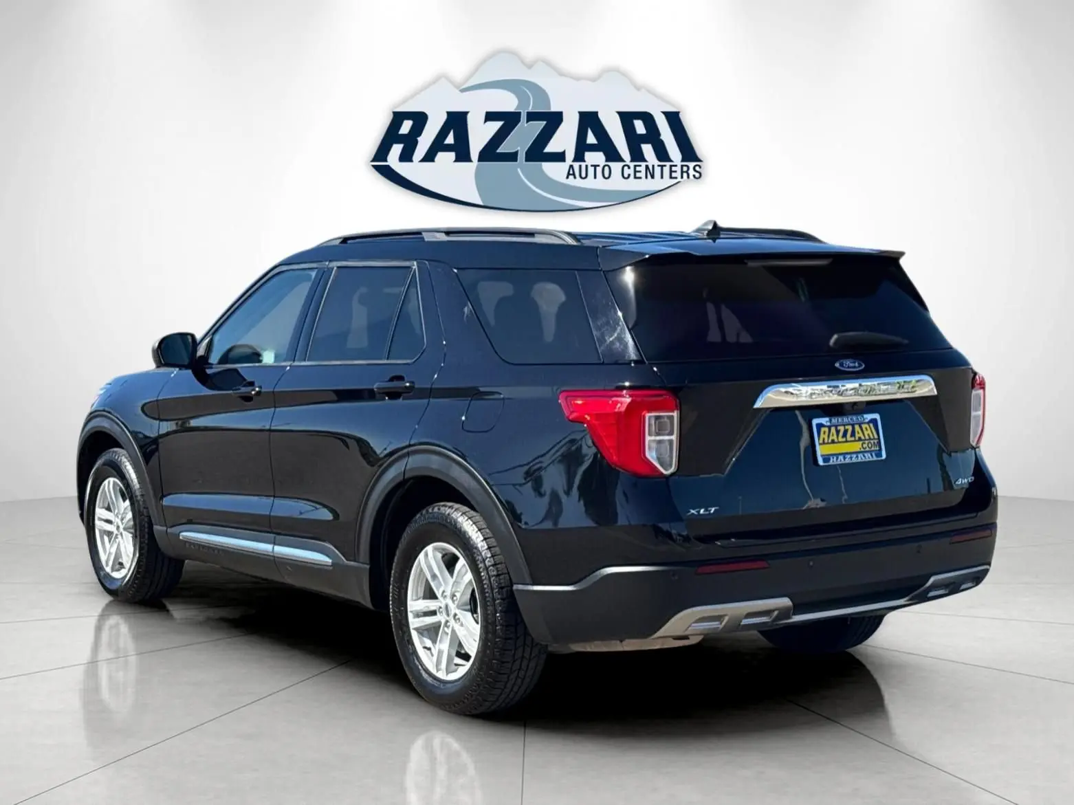 2023 Ford Explorer XLT 4WD photo 5
