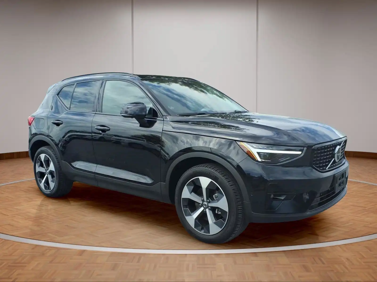 2026 Volvo XC40 B5 Plus Dark AWD's photo