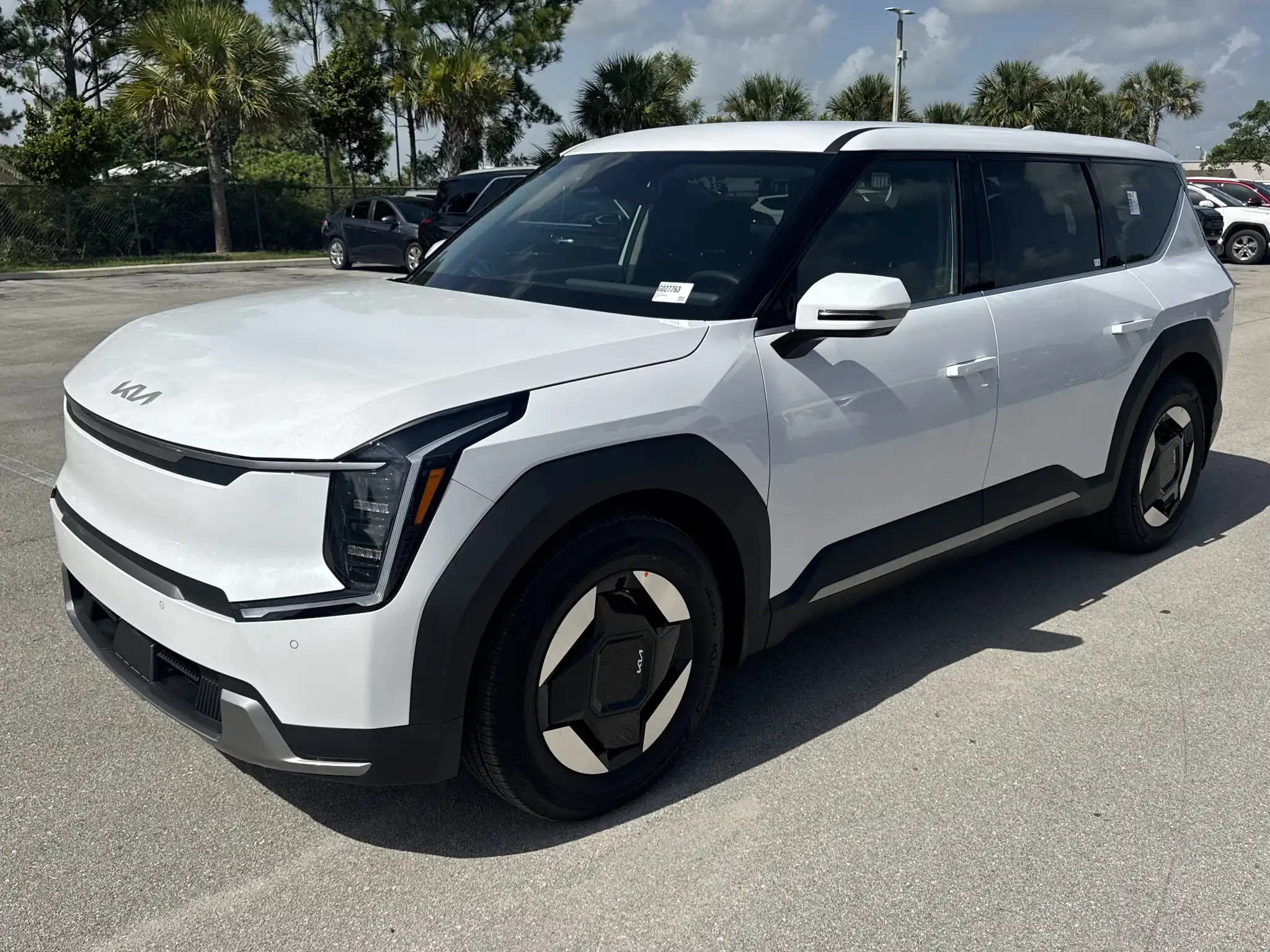 2026 Kia EV9 Light's photo