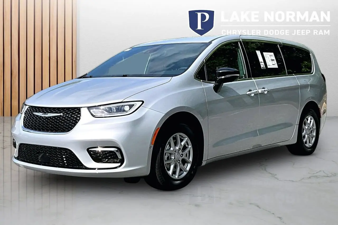 2026 Chrysler Pacifica Select photo 4