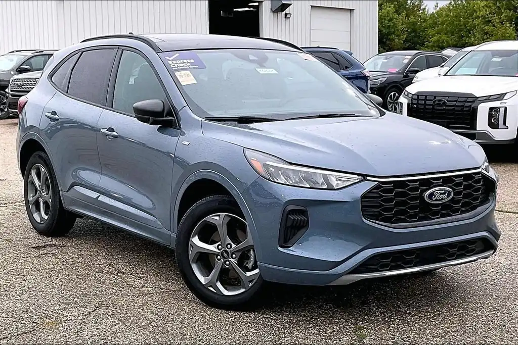 2023 Ford Escape ST-Line AWD's photo