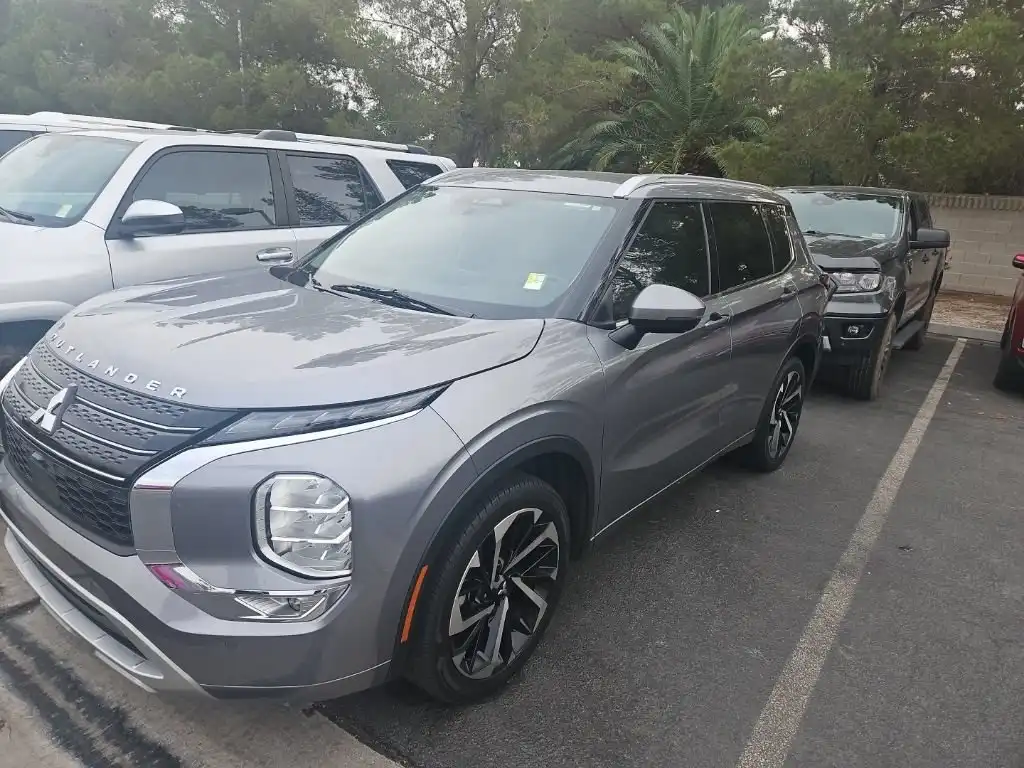 2022 Mitsubishi Outlander SEL Special Edition 2WD's photo