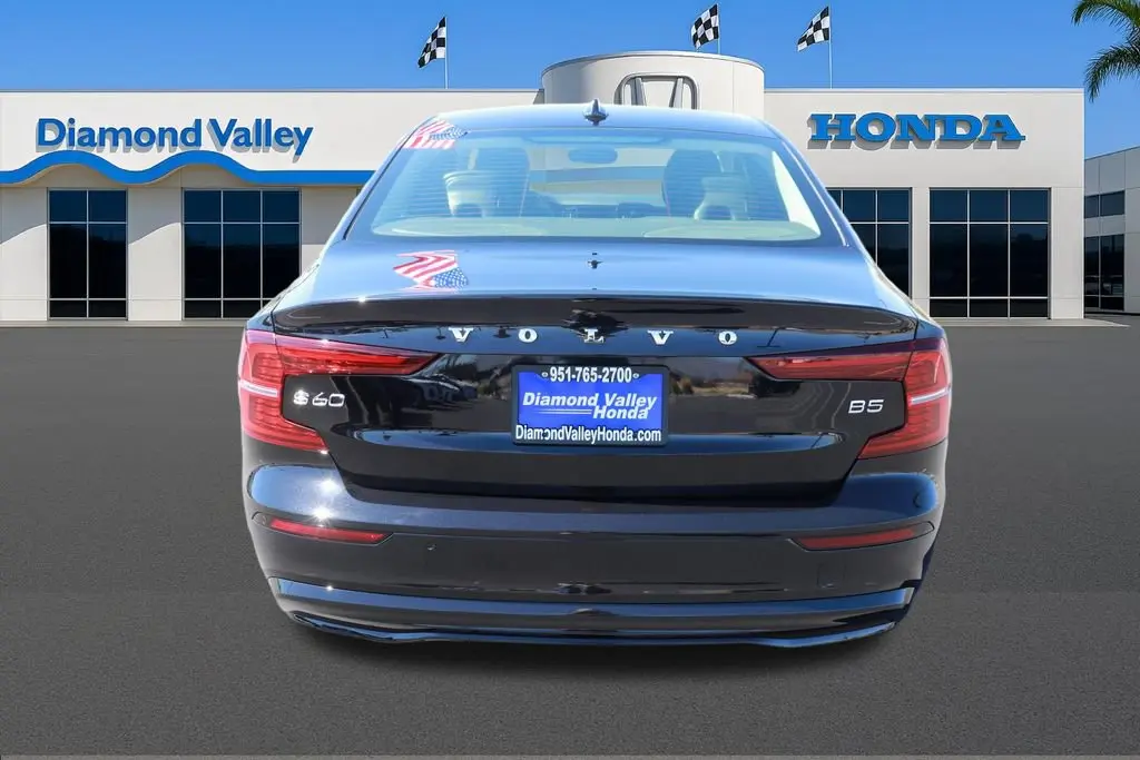 2024 Volvo S60 B5 Core Dark Theme photo 5
