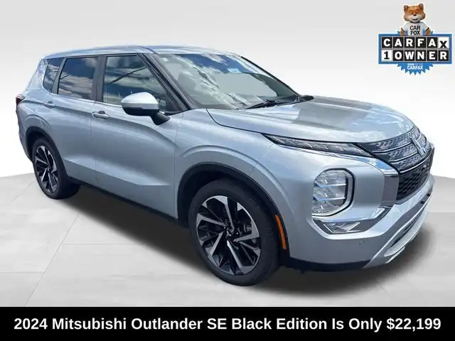 2024 Mitsubishi Outlander SE Black Edition 2WD's photo