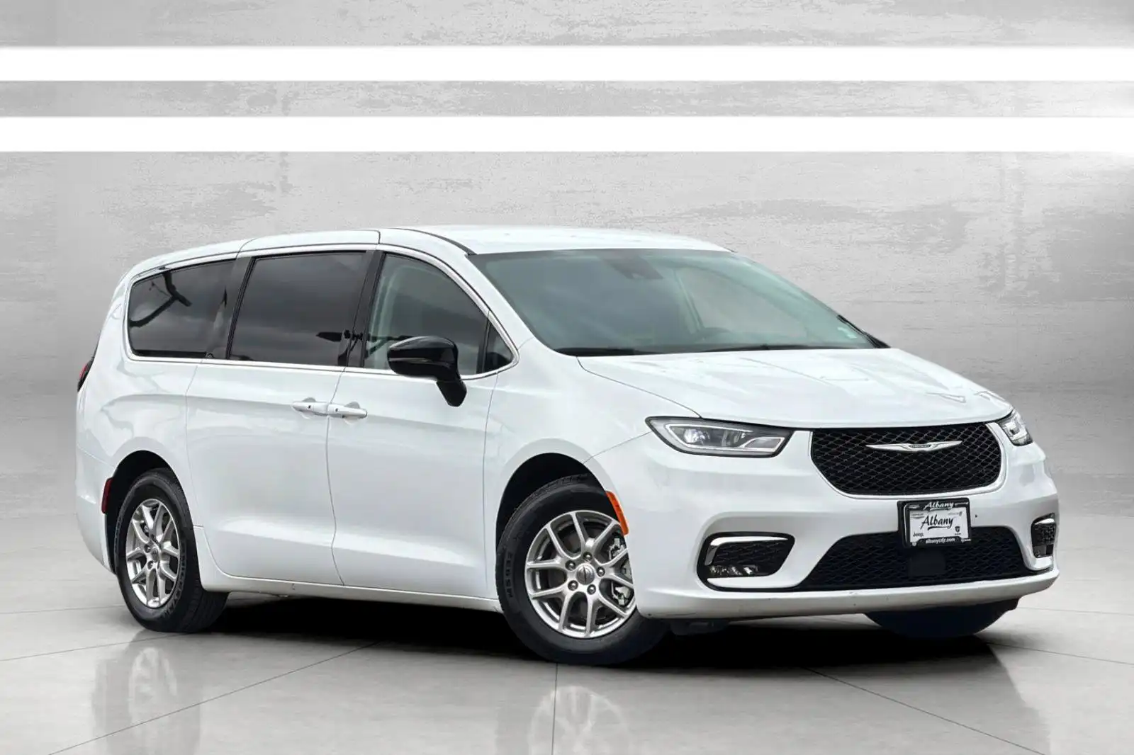 2024 Chrysler Pacifica Touring L's photo