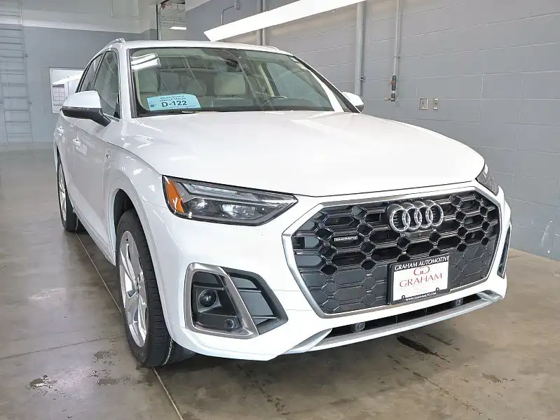 2022 Audi Q5 45 Premium Plus's photo