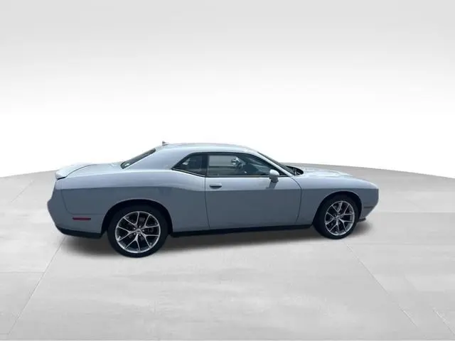 2021 Dodge Challenger SXT Auto photo 3