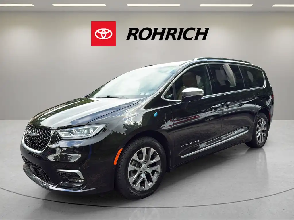 2023 Chrysler Pacifica Hybrid Pinnacle Hybrid's photo