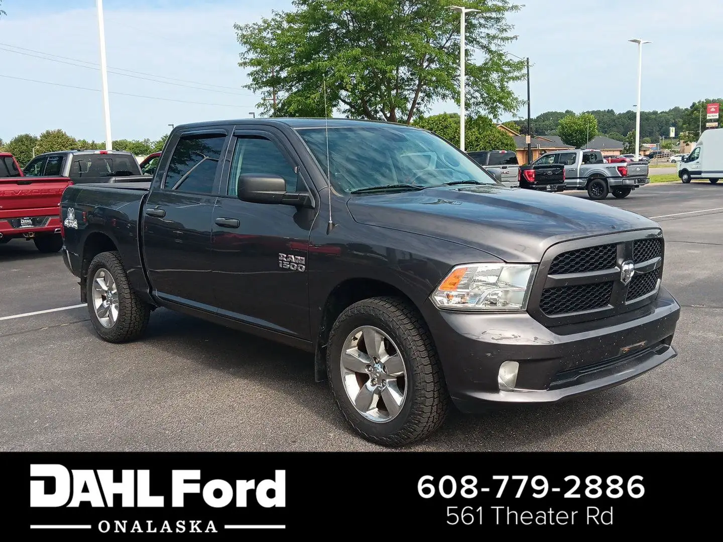 2017 RAM 1500 Express 4x4 Crew Cab 5'7 photo 1