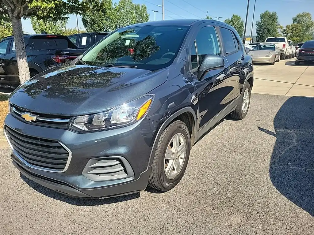 2022 Chevrolet Trax LS's photo
