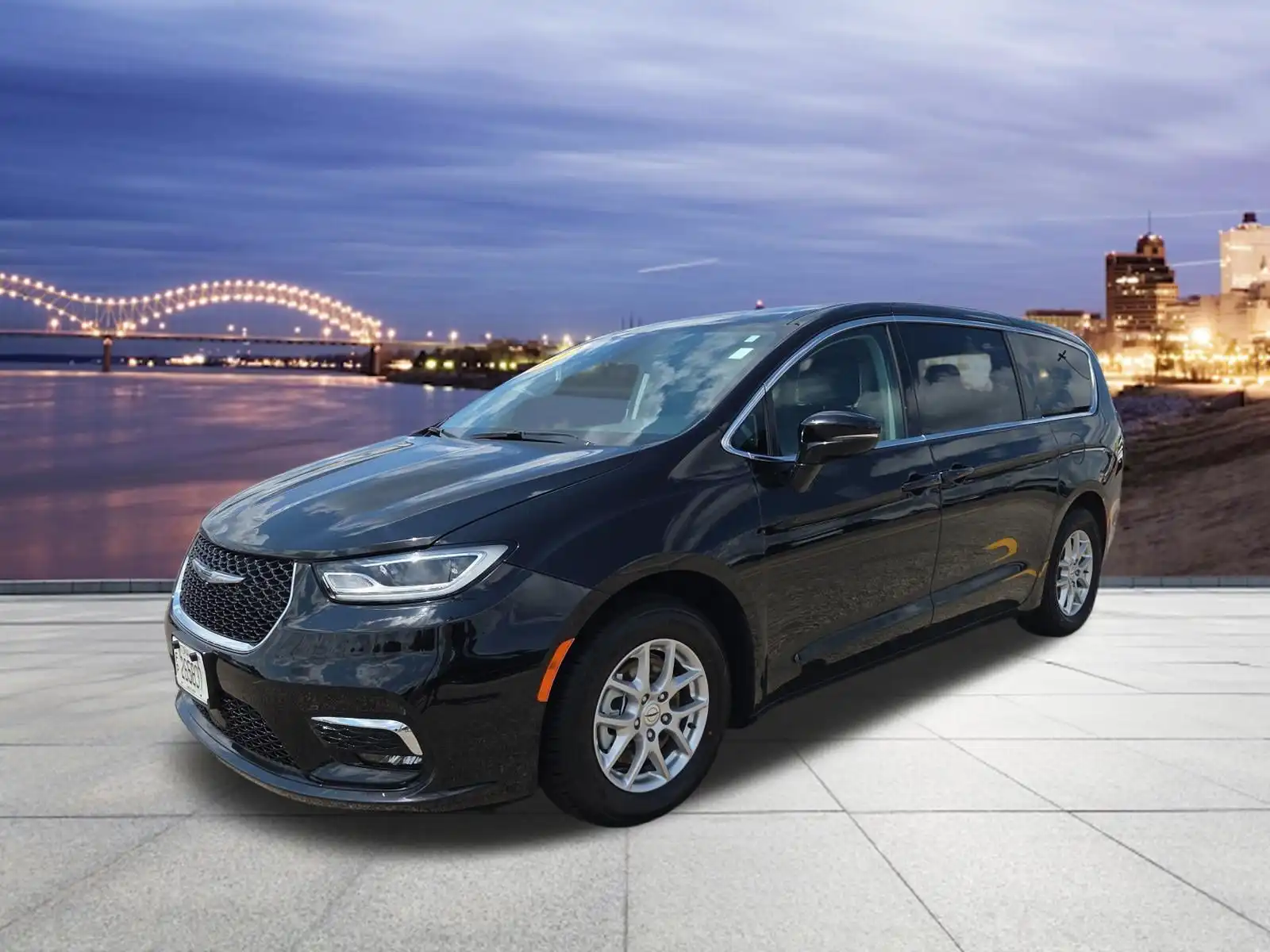 2024 Chrysler Pacifica Touring L's photo